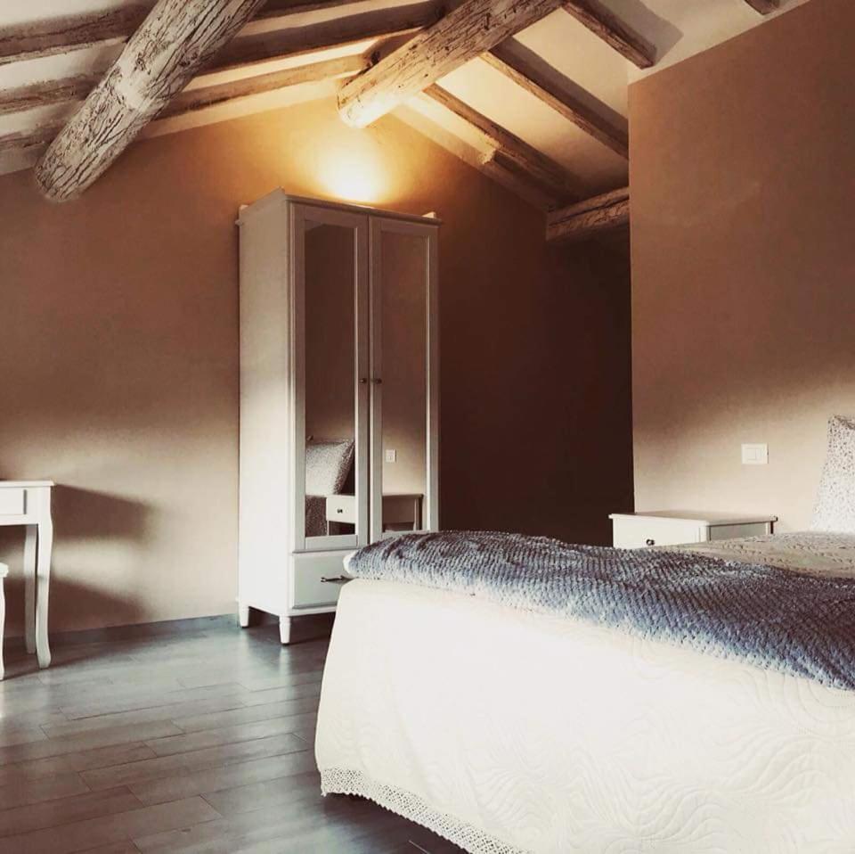 700Enolocanda Santa Giuletta Екстериор снимка