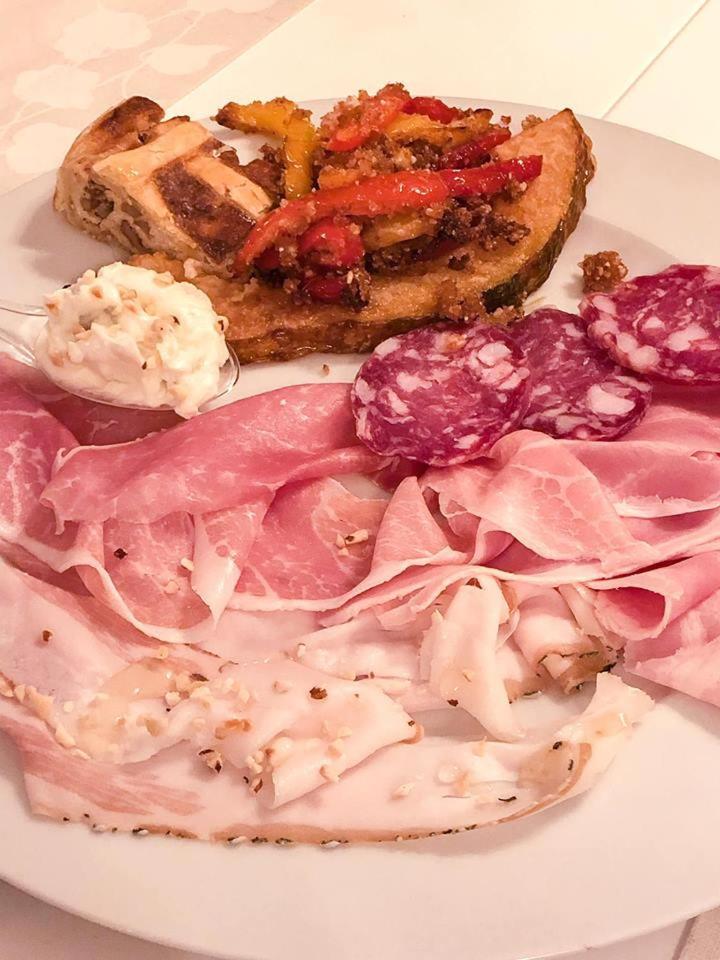 700Enolocanda Santa Giuletta Екстериор снимка